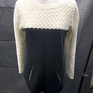 Black and white sweater with cute front zippers